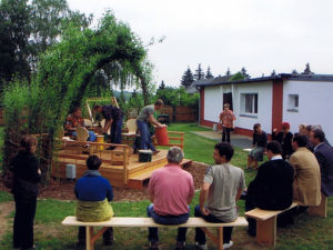 Weiseninsel, gebaut mit BetreuerInnen und BewohnerInnen der CJD Autistenwohnstätte in Seefeld